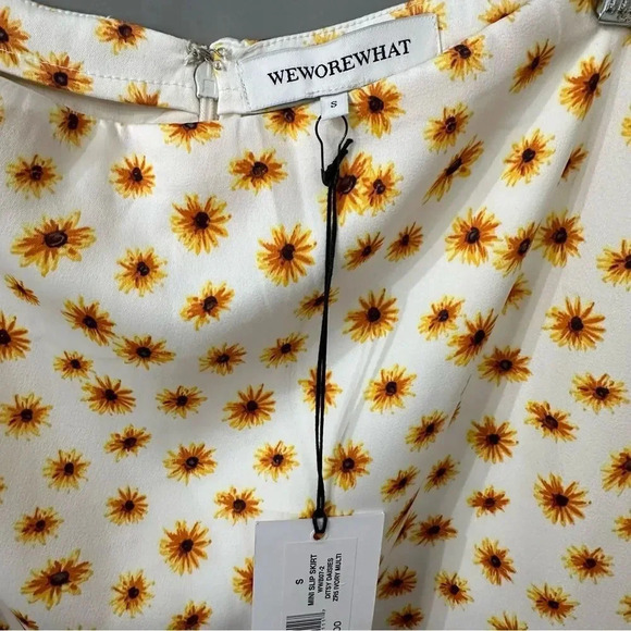 NWT Revolve WeWoreWhat Floral Mini Slip Skirt Size L Cream Yellow Daisy - Picture 4 of 5